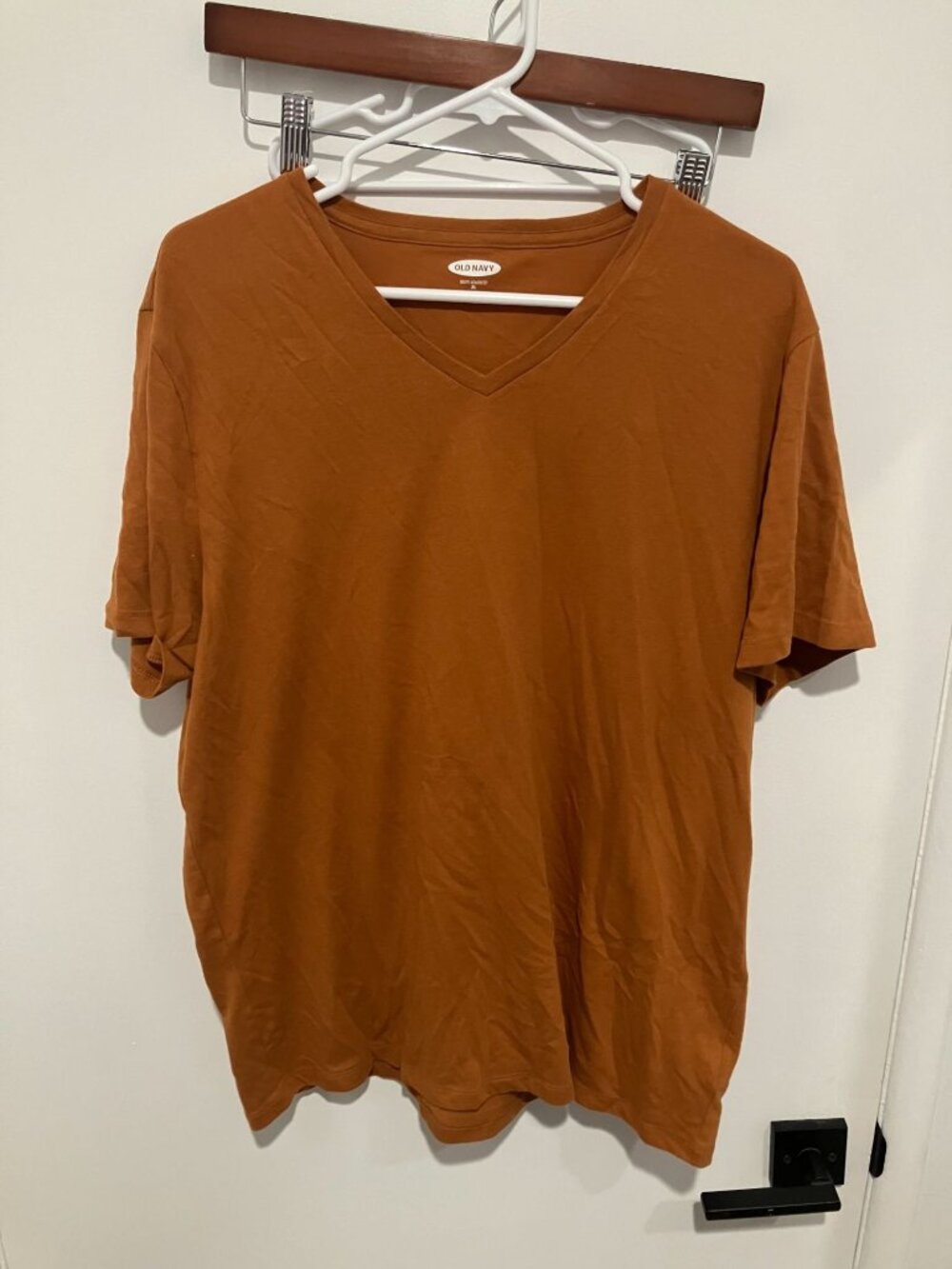 Old Navy Men's V-Neck T-Shirt XL Rust Orange Soft Washed Short Sleeve Tee